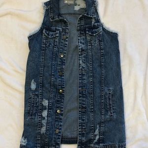 Denim sleeveless jacket
